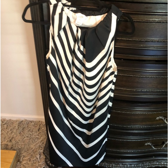 Size Small - Picture 4 of 7